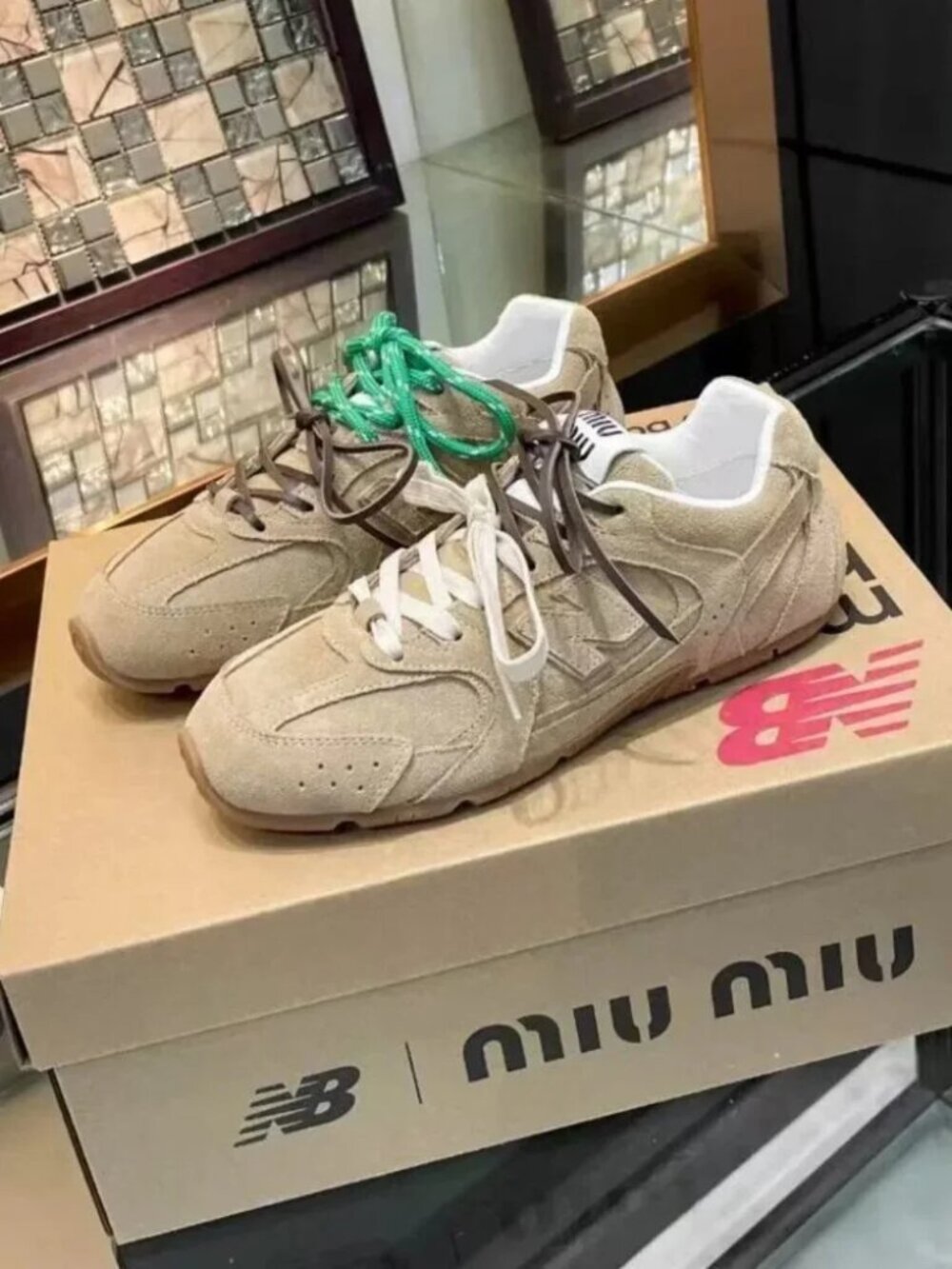 Balance x Miu Miu 530 Sneakers - Picture 9 of 9